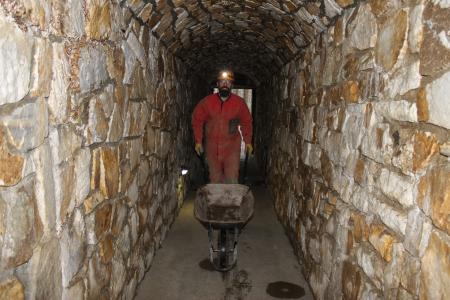 Vynášení zakládek z 50. let v J. Na Pomezí