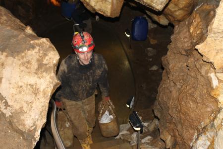 Vynášení zakládek z 50. let v J. Na Pomezí