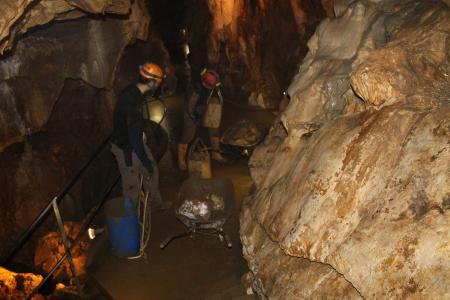 Vynášení zakládek z 50. let v J. Na Pomezí